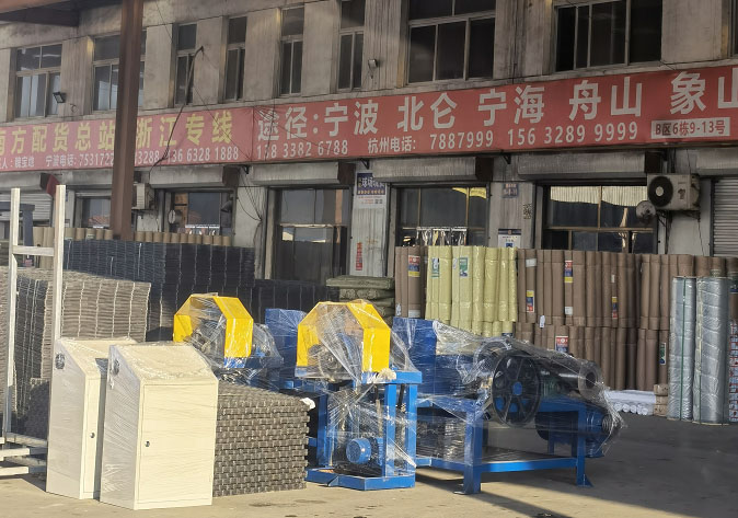 山東李經(jīng)理訂購(gòu)的中型水箱拉絲機(jī)發(fā)貨了，請(qǐng)注意收貨！